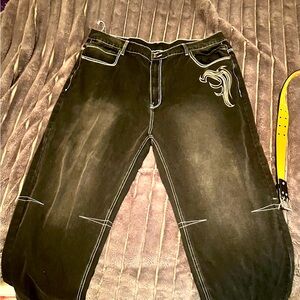 Selling some jeans with embroidered pockets and pant legs!